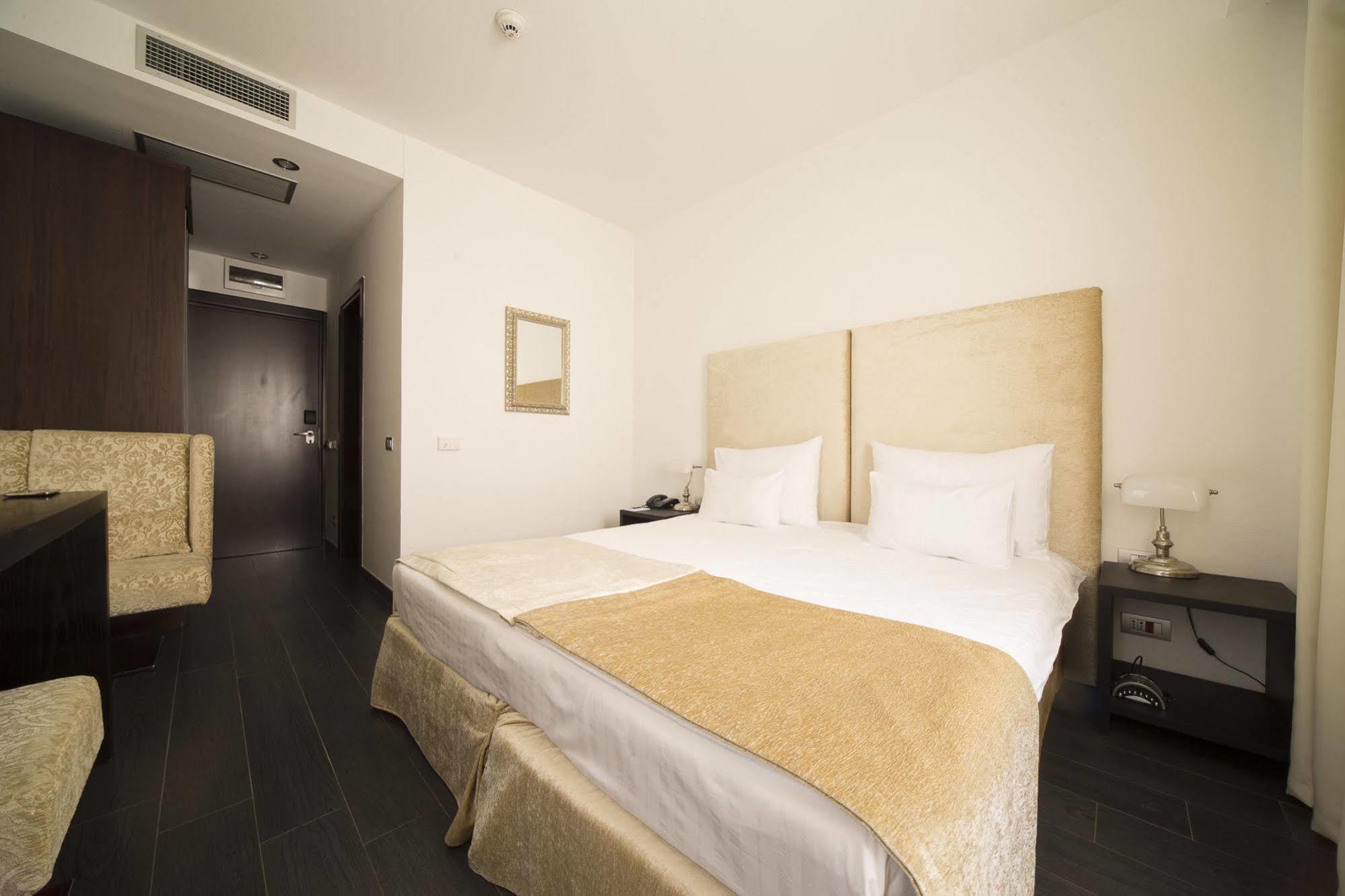 Hotel Astoria Budva Eksteriør billede